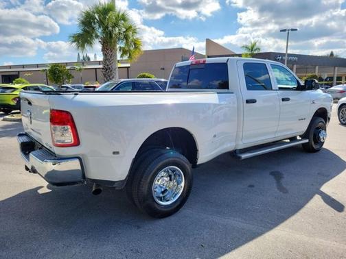 2022 RAM 3500 Tradesman Crew Cab 4x4 8' Box
