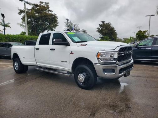 2022 RAM 3500 Tradesman Crew Cab 4x4 8' Box