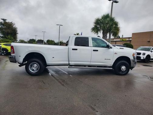 2022 RAM 3500 Tradesman Crew Cab 4x4 8' Box