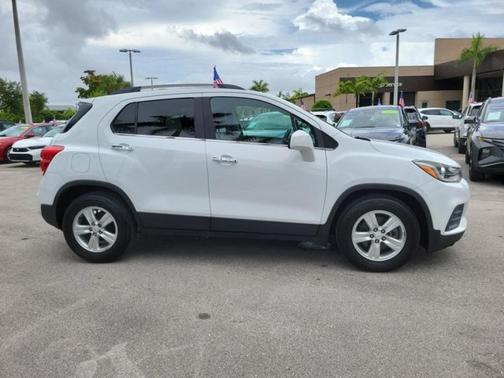 Summit White 2017 Chevrolet Trax LT