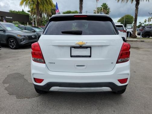 Summit White 2017 Chevrolet Trax LT
