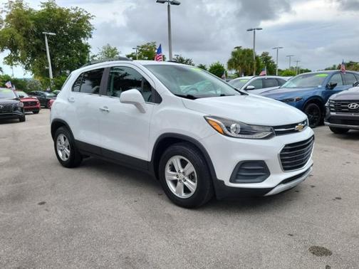 Summit White 2017 Chevrolet Trax LT