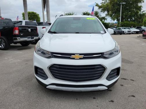 Summit White 2017 Chevrolet Trax LT