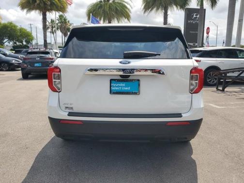 Star White Metallic Tri-Coat 2024 Ford Explorer XLT