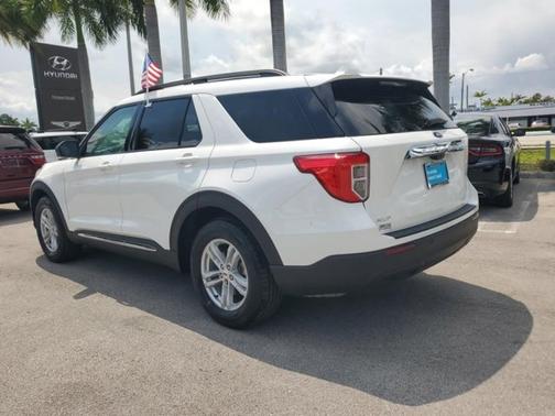 Star White Metallic Tri-Coat 2024 Ford Explorer XLT
