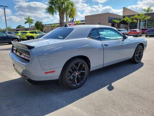 2022 Dodge Challenger SXT