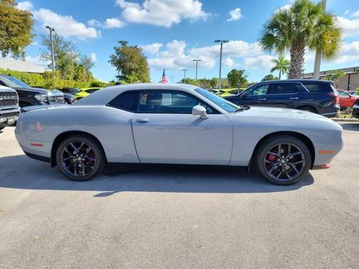 2022 Dodge Challenger SXT