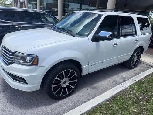 White Platinum Metallic Tri-Coat 2015 Lincoln Navigator Base