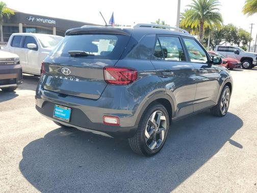 2024 Hyundai VENUE SEL