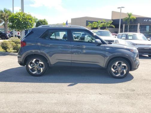 2024 Hyundai VENUE SEL