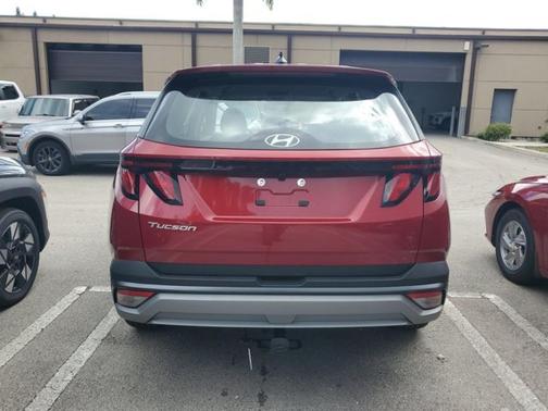 2026 Hyundai TUCSON SE