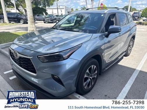 Moon Dust 2023 Toyota Highlander XLE