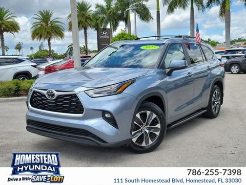 Moon Dust 2023 Toyota Highlander XLE