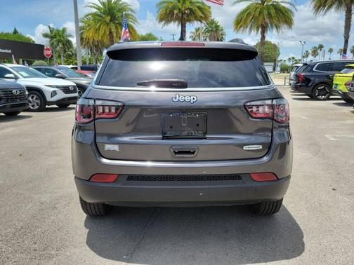 Granite Crystal Metallic Clearcoat 2022 Jeep Compass Latitude