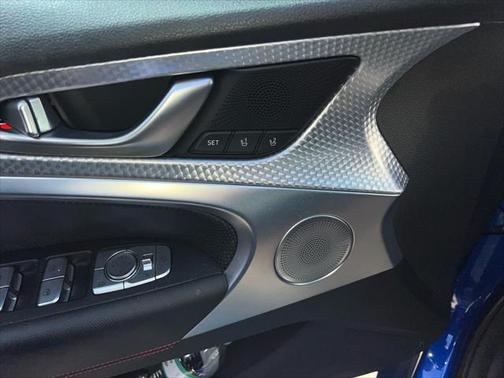 2023 Genesis G70 2.0T RWD