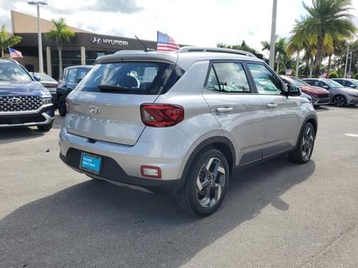 2023 Hyundai VENUE SEL