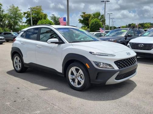 Lunar White 2023 Hyundai KONA SEL