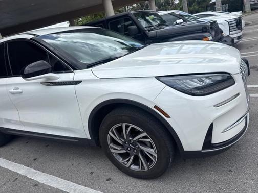Pristine White Metallic Tri-Coat 2023 Lincoln Corsair Standard