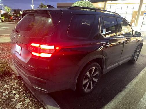 2023 Honda Pilot Touring 8-Passenger