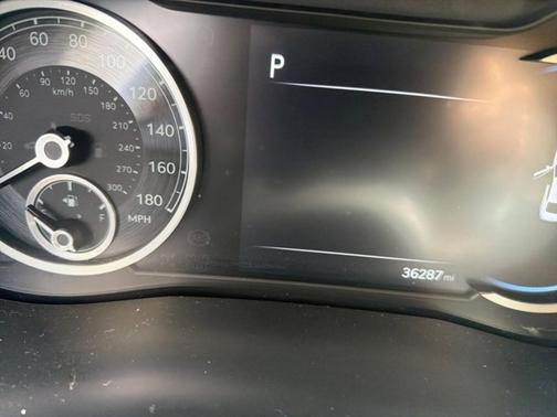 2023 Genesis G70 2.0T RWD