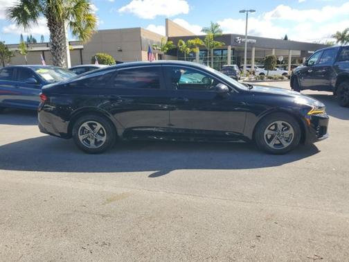 2022 Kia K5 LX