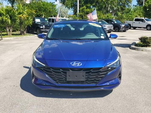 2023 Hyundai ELANTRA SE