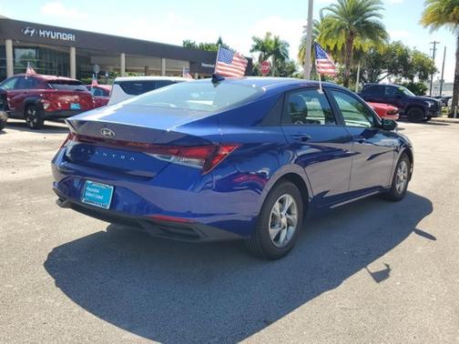 2023 Hyundai ELANTRA SE