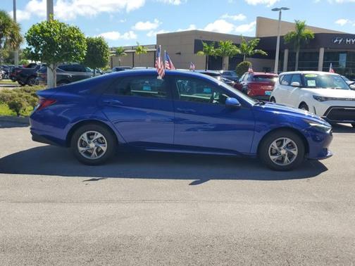 2023 Hyundai ELANTRA SE