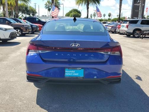 2023 Hyundai ELANTRA SE