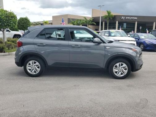 2021 Hyundai VENUE SE