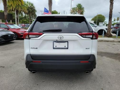 Ice Cap 2025 Toyota RAV4 XLE