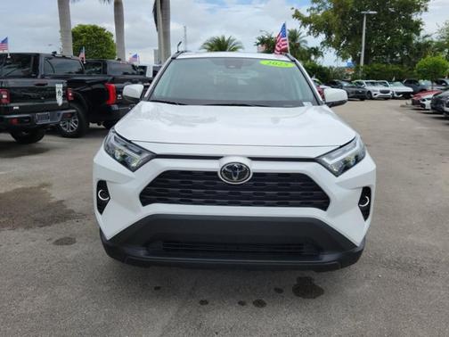 Ice Cap 2025 Toyota RAV4 XLE