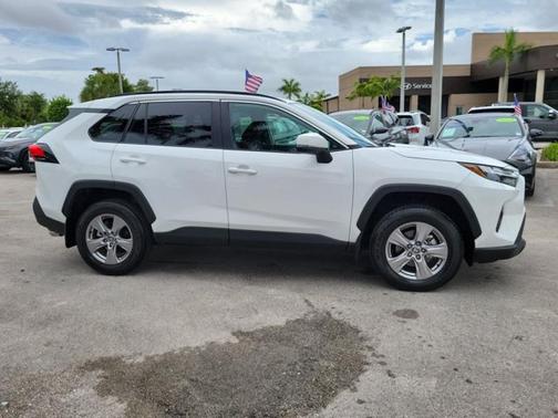 Ice Cap 2025 Toyota RAV4 XLE