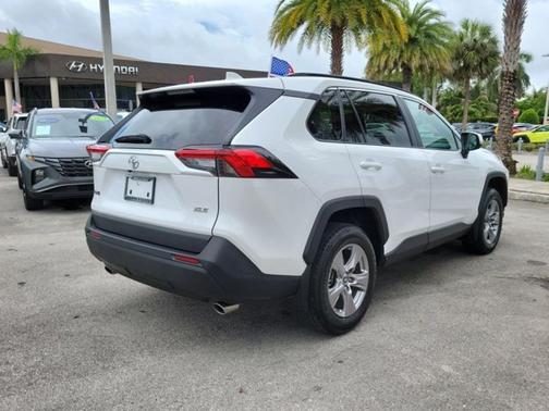 Ice Cap 2025 Toyota RAV4 XLE