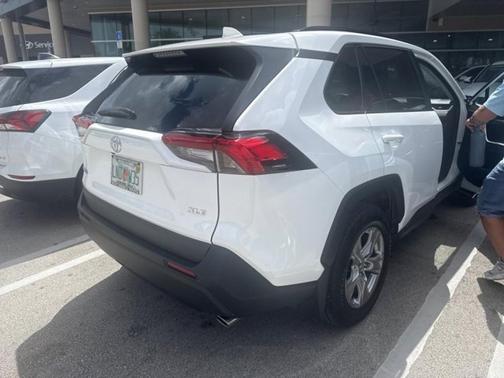 Ice Cap 2025 Toyota RAV4 XLE