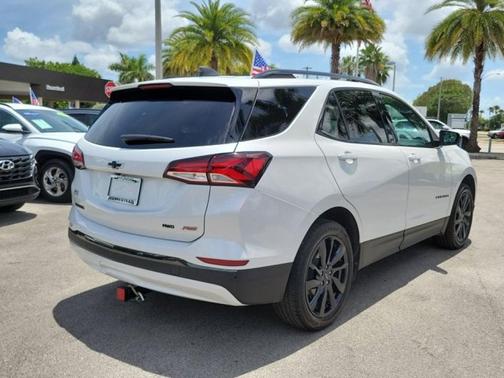 Iridescent Pearl Tricoat 2022 Chevrolet Equinox AWD RS