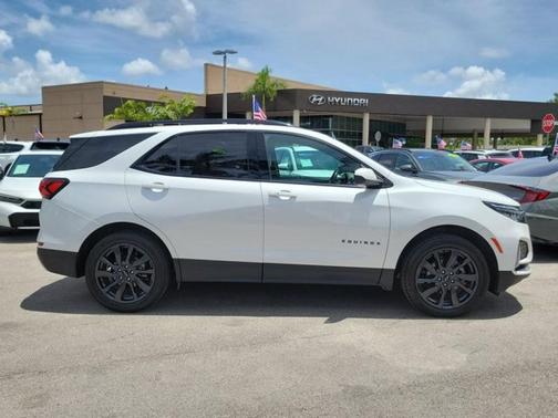 Iridescent Pearl Tricoat 2022 Chevrolet Equinox AWD RS
