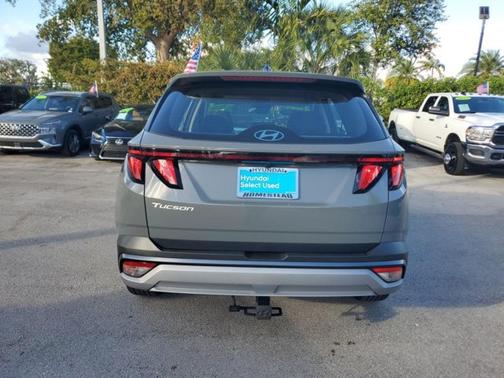 2026 Hyundai TUCSON SE