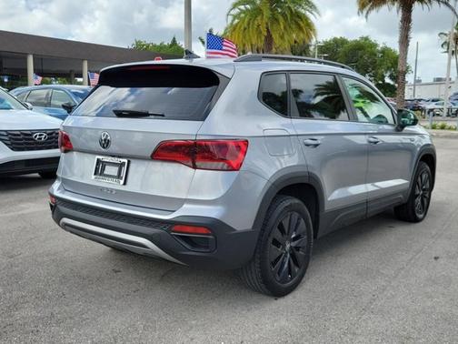 Pure White 2023 Volkswagen Taos 1.5T S