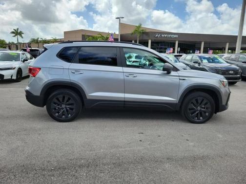 Pure White 2023 Volkswagen Taos 1.5T S