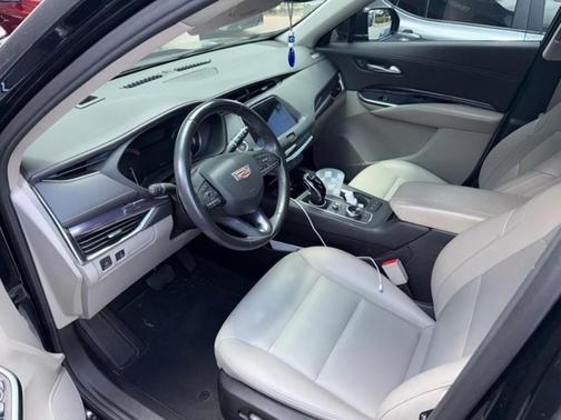 Stellar Black Metallic 2023 Cadillac XT4 Luxury