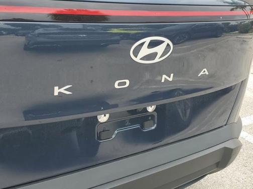 2025 Hyundai KONA SE