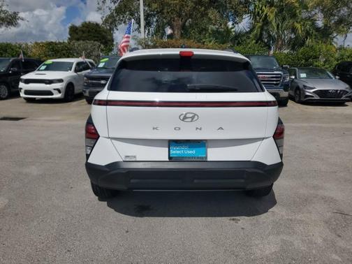 2024 Hyundai KONA SEL