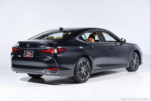 2024 Lexus ES 300h Base