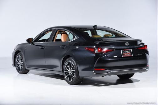 2024 Lexus ES 300h Base