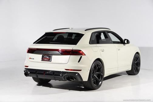 White 2025 Audi RS Q8 4.0T