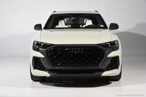 White 2025 Audi RS Q8 4.0T