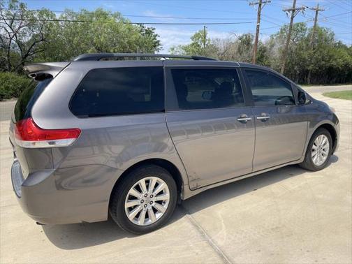 2011 Toyota Sienna XLE