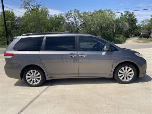 2011 Toyota Sienna XLE
