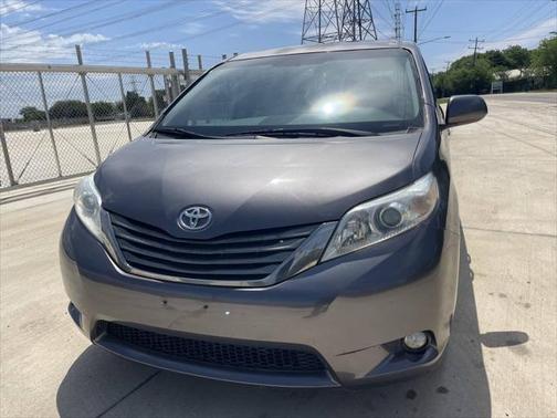2011 Toyota Sienna XLE